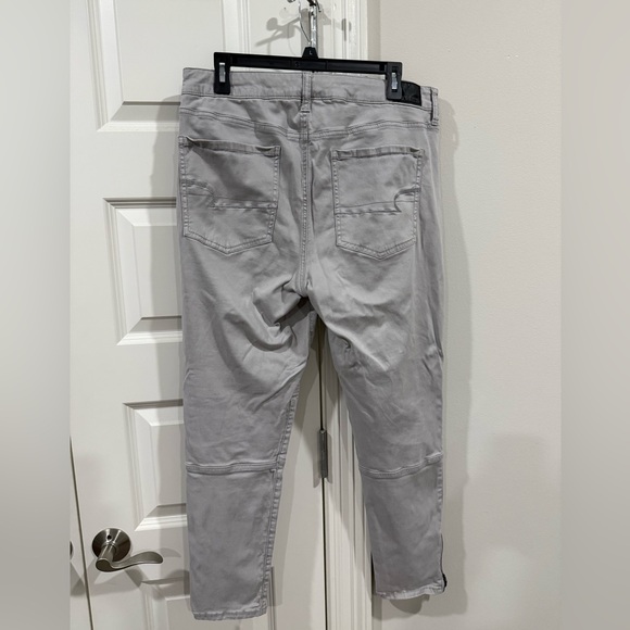 Women’s American Eagle Hi- Rise Jeggings - Picture 2 of 4